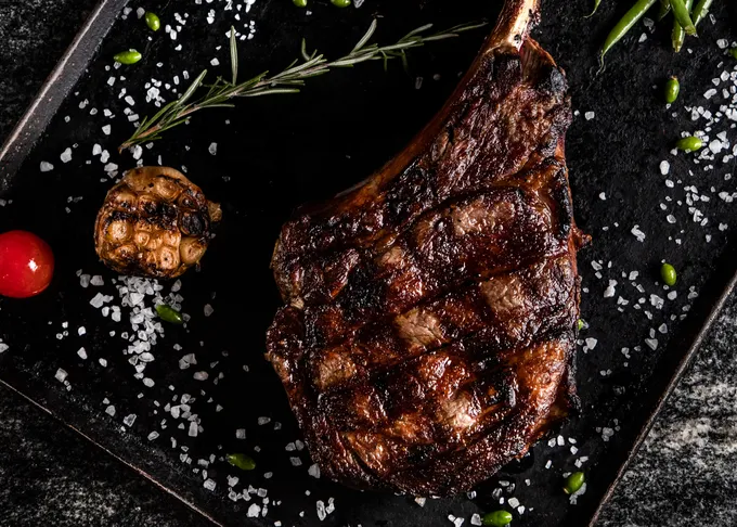 Navidad 2025. ¿Qué lujo gastronómico te puedes dar para la cena de fin de año? Aquí 3 recomendaciones: Tomahawk, Rib eye añejo y Wagyu