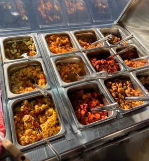 Ruta de mercados. Plutarco: abre solo los lunes por la tarde en Lincoln. Hogar de tostadas "El Cucharón", tacos "Son los del Mercadito" y mucho más