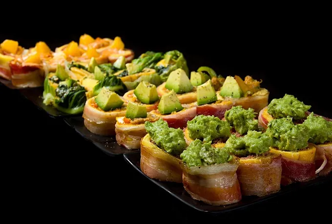 Sí a la innovación. Rollos tipo sushi: en vez de alga, tocino; en vez de pescado, carne. Bacon Roll Factory, una propuesta única en zona Tec. ¿Ya fuiste?