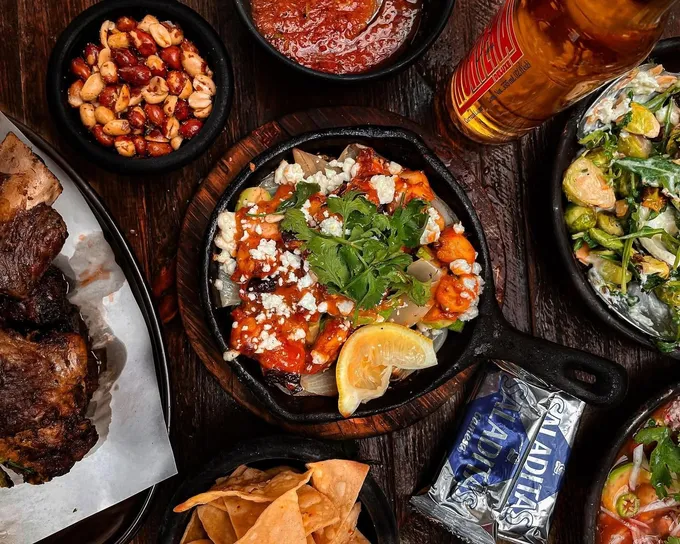 Navidad 2025. En NL hay pocos 'botaneros' en el estricto sentido de la palabra. Aquí 5 opciones en la ciudad, 2 de ellas abrieron recientemente