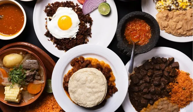 Navidad 2025. El asado de puerco, uno de los platillos más importantes del acervo de NL y con 300 años de historia. Aquí las 7 opciones que nos recomendaron