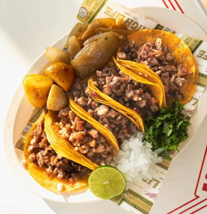 Carnicería Estrella en el Centrito: lechón, costilla, porkbelly, molleja y trompo de picaña. Abiertos hasta las 3:00 a.m. en fin de semana. ¿Ya fuiste?