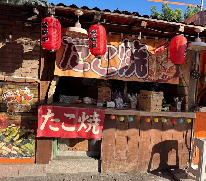 Tabe-Tai: un rincón siempre-lleno de comida callejera japonesa en donde nicolaítas y japonenses, a veces, causan que cierre temprano porque se queda sin comida