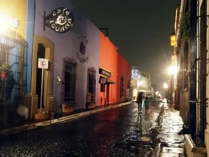 Piedras coloniales, corazones modernos: noches en el Barrio Antiguo