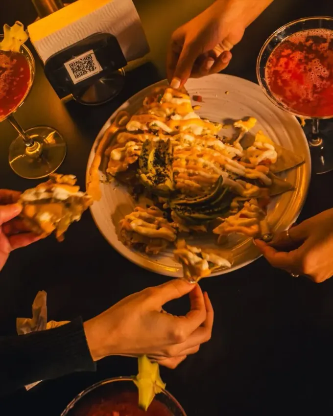 ¿Conoces la comida venezolana? Si no, ya te tardaste. Aquí qué pedir en Maui, innovación en el Barrio Antiguo.