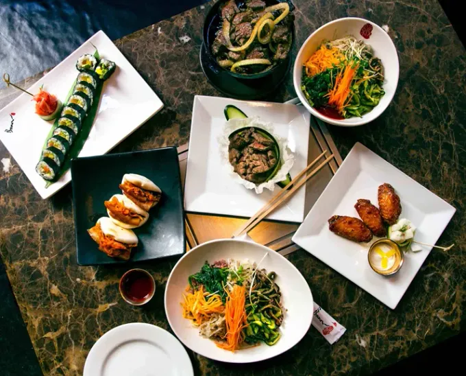 En domingo nublado de ver series y pedir comida. Aquí el menú coreano perfecto para maridar con El Juego del Calamar