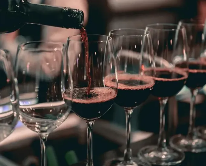 28/08 Día del vino tinto: Carlos “El Sosofróstico” Solares, nos recomienda los mejores vinos en restaurantes basándose en variedad, servicio y precio.