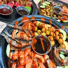 Mariscos desde Sinaloa y pescado desde Oaxaca traídos en avión. El Perihuete: la nueva moda entre los jóvenes de San Pedro