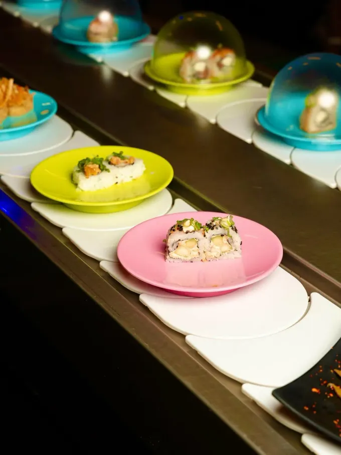 ¿Has ido a un buffet giratorio de sushi? Están de moda y nuestros expertos te recomiendan su top 2 en GPE y SNN