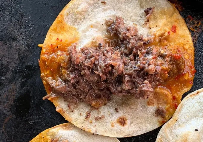 Tacos mañaneros de barbacoa y guisados en Distrito Tec. Aquí el top 3: económicos, icónicos y rápidos