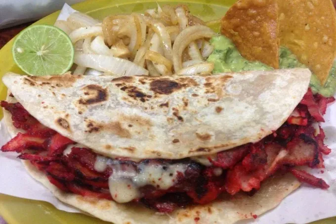 Según expertos de zona Cumbres, estas son las 3 taquerías locales preferidas de los vecinos por la noche