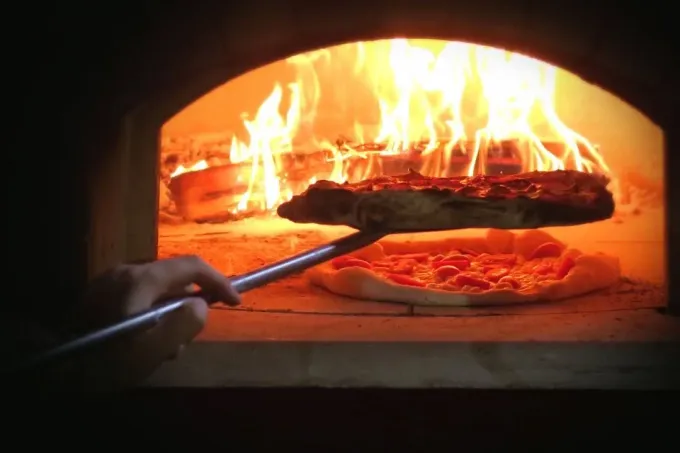 3 pizzerías independientes en San Pedro que hornean su pizza a la leña: Señor Bigotes, Mozzarella y La Vera Pizza Napoletana