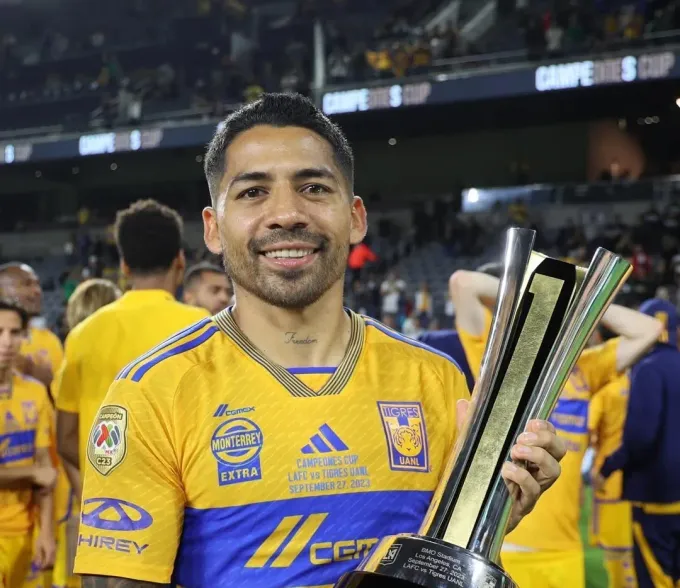 Javier Aquino abre su Sports Bar en zona Tec: memorabilia, zona de sports betting, photo opportunity, sala de cine, mixología y comfort food