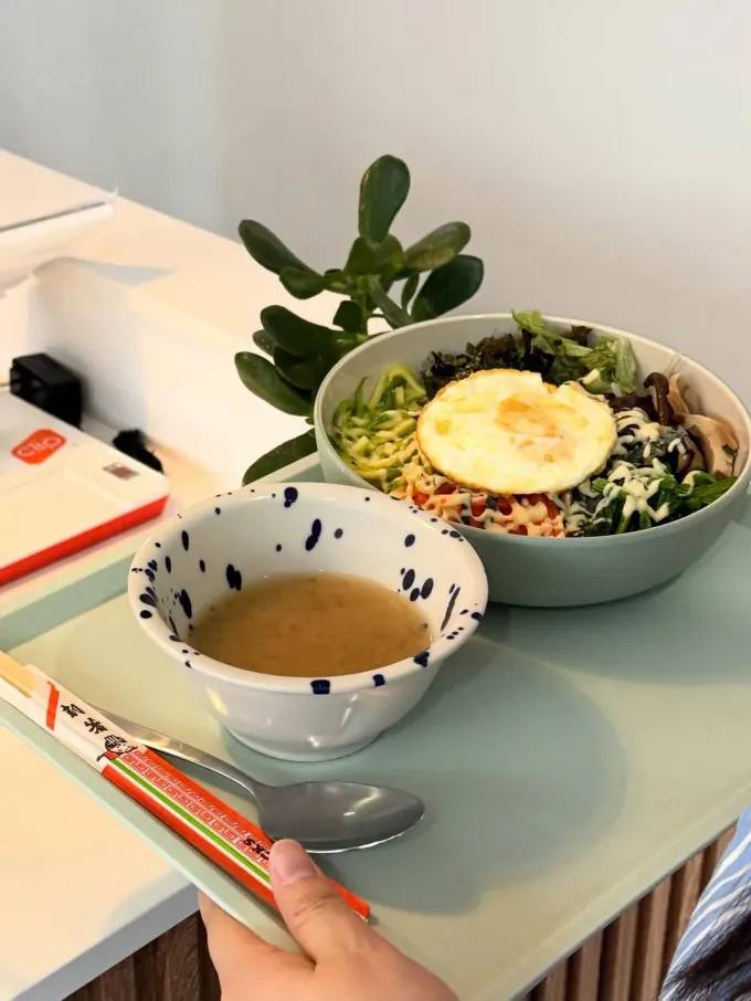 ¿Conoces el bibimbap? Sí, la versión coreana del poke. Bibimbar es el único restaurante en NL dedicado especialmente a este platillo