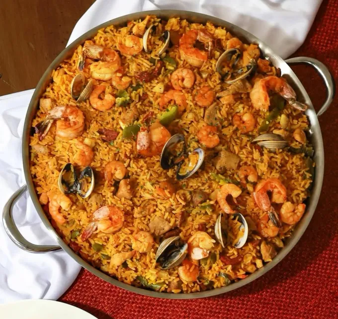 Comida española y paellas con sazón casero para comer ahí o para llevar: Las Paellas de Fermín y Galería de Paellas Dora Elsa. 2 opciones —de toda la vida— en SP