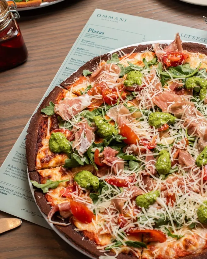 Sí existe la pizza saludable y gluten free. Aquí 3 restaurantes con pizza a base de coliflor para comenzar con la dieta: Tomata, Ommani y Moracuyá
