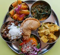 La comida vegana también tiene propuestas creativas. Aquí 3 opciones en Barrio Antiguo: buffet con comida india, comfort food, y platos con fusión asiático-mexicana