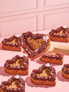 Uno de los postres especiales de San Valentín son los 'cookie cakes': galletas gigantes en forma de corazón. Aquí 3 reposterías que las ofrecen en SP y MTY