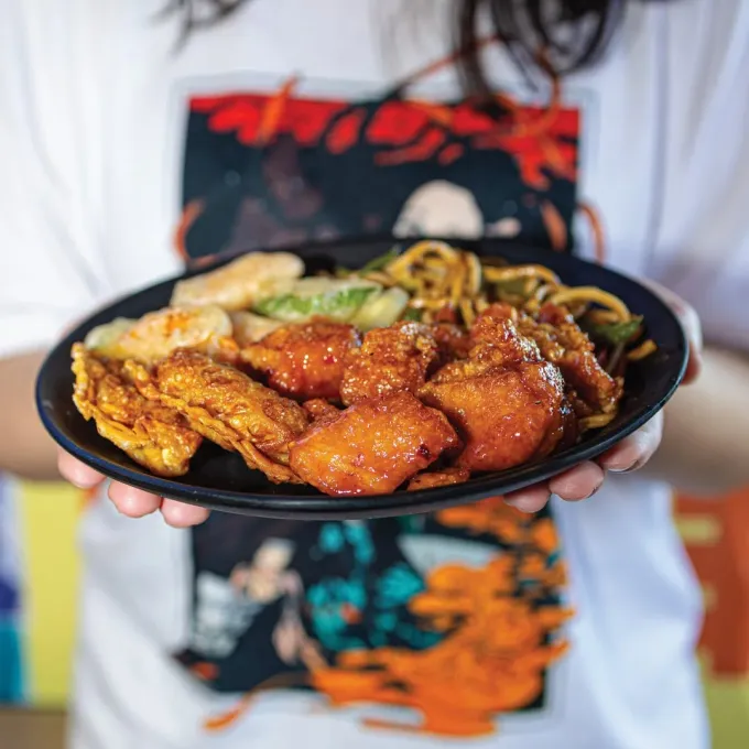 Novedades. 3 aperturas recientes con diferentes propuestas: sazón coreana con karaoke incluido, comidas corridas y ensaladas, y buffet oriental estilo callejero