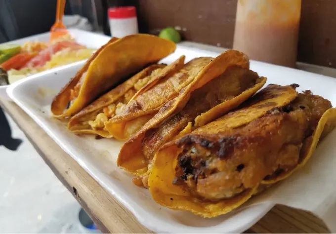 “Tacos del Muerto", de orgullo local a referencia de NL en el extranjero: de cómo la guía Michelin reposicionó a esta taquería