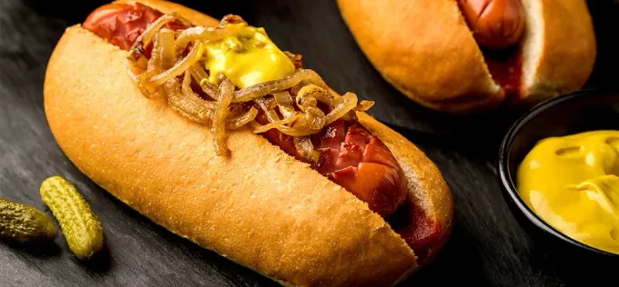Para aquellos que se juntan con la familia el fin de semana, aquí 3 recetas de Pato Lobo súper fáciles de hacer: Hotdog Vermount, Panini y Salchicha botanera