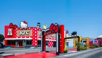 KFC se viste de Hello Kitty and Friends: tapices de los personajes, luces led y hasta autoservicio temático. ¿Será una nueva forma de colaboración entre marcas? — Gastronomía en Monterrey, Nuevo León