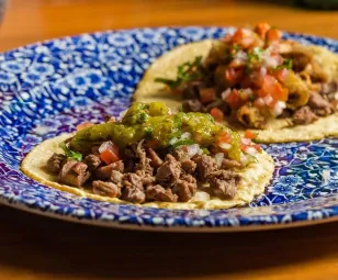 Las taquerías en Monterrey deberían ofrecer más salsas aparte de la roja y la verde cremosa, aquí te explicamos porqué — Gastronomía en Monterrey, Nuevo León