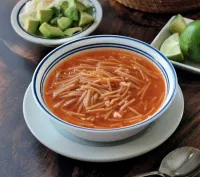 "El mejor caldo lo prepara mi abuelita o mi mamá". El sabor "casero" sí existe y generalmente se encuentra en las fondas y cantinas tradicionales en NL — Gastronomía en Monterrey, Nuevo León