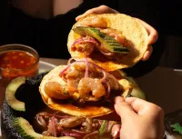 Vanessa Sierra: "El Torito Sinaloense tiene una gran variedad de tostadas de mariscos bien servidos para continuar con la dieta" — Gastronomía en Monterrey, Nuevo León