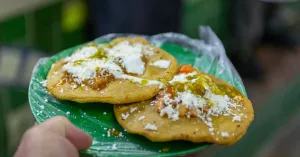 Ruta de mercados. Colón, desde 1884, sobrevivió un incendio, demoliciones y reubicaciones. Actualmente, Antojitos Pily es su alma gastronómica en el centro de MTY