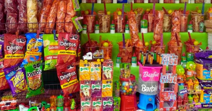 Ruta de mercados. Con una longitud récord de casi 30 cuadras, el Mercado Solidaridad ofrece comida regional, tacos, tortas, elotes asados y hasta cabrito