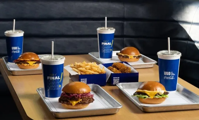 ¡La espera terminó! UNO by Real Madrid ya está en 'soft opening': comfort food, pantallas, merch oficial, memorabilia, mini cancha para torneos y palcos privados