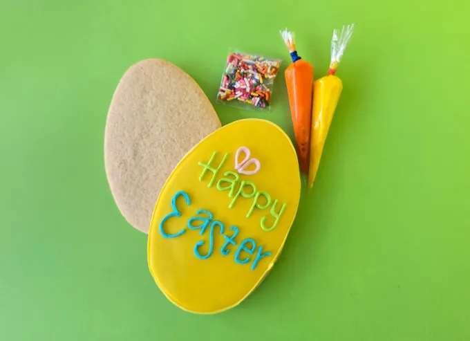 Una nueva actividad para celebrar Pascua o cualquier evento: decorar tu propia galleta con acuarelas o mangas de betún. Aquí 3 opciones en SPG que la ofrecen