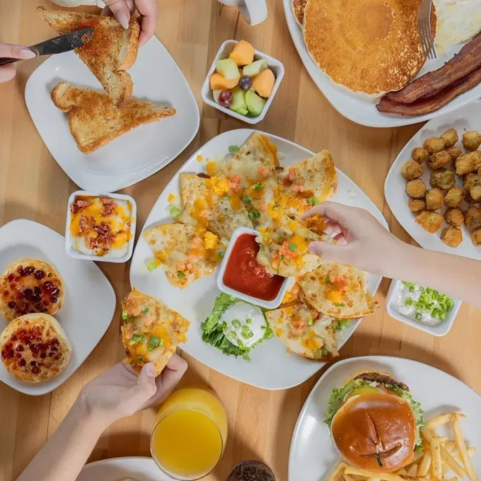 Semana Santa 2026. ¿Ya te levantaste temprano para volver a NL? Aquí 2 opciones para desayunar al estilo americano en McAllen: Birdie Bistro y Jimmy's Egg