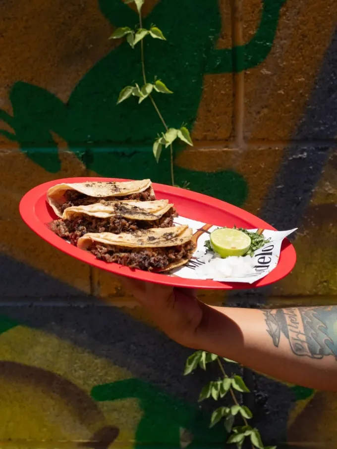 Un mexicano consume en promedio 20 kilos de limón al año. Aquí te contamos la historia de cómo se volvió producto indispensable en nuestras taquerías